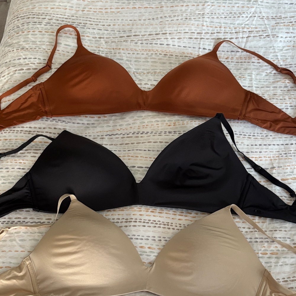 SKIMS Demi T shirt bras. Set of 3. Size 36C
